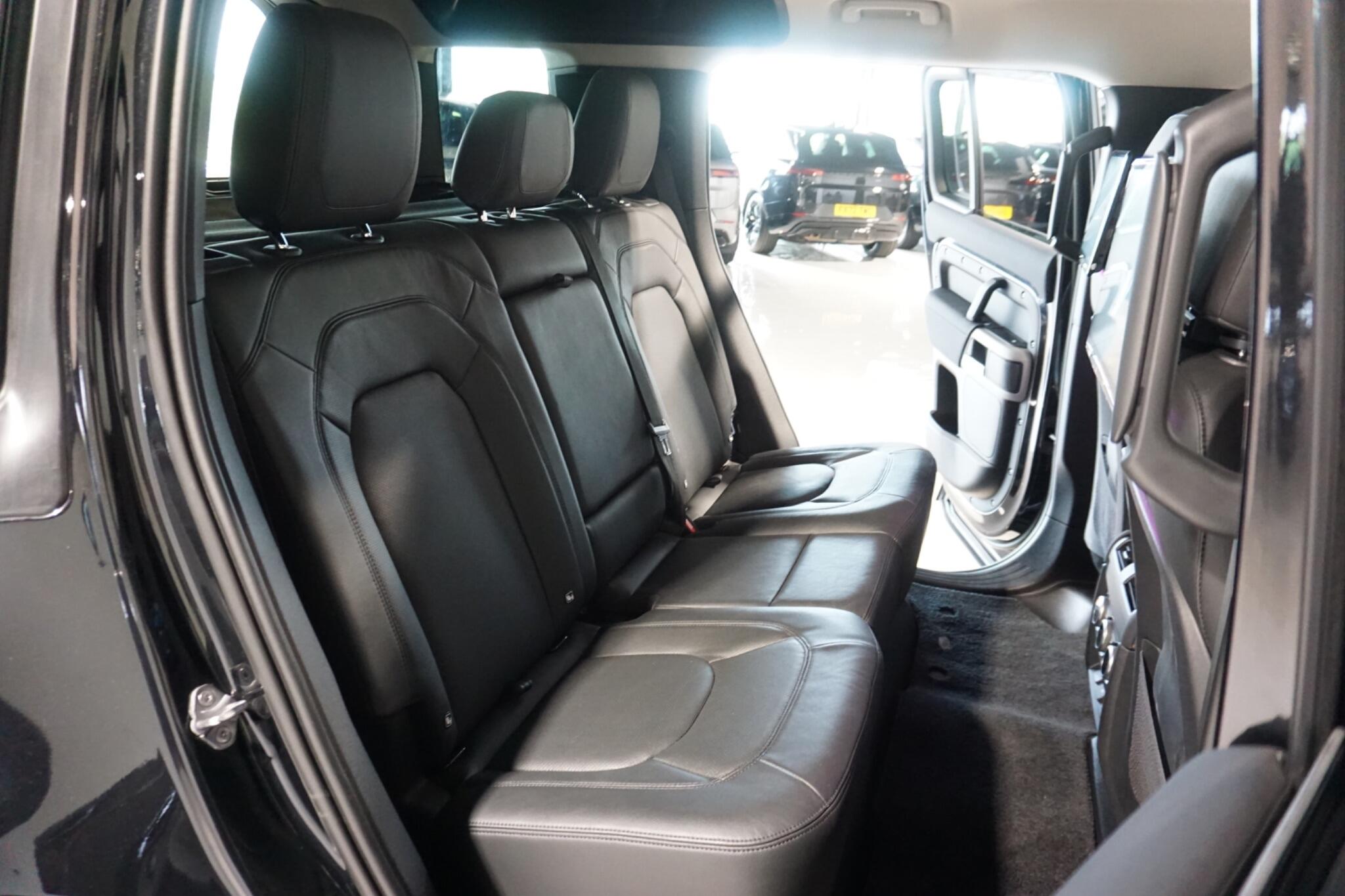 Land Rover Defender 110 3.0 D250 MHEV XS Edition SUV 5dr Diesel Auto 4WD Euro 6 (s/s) (250 ps)